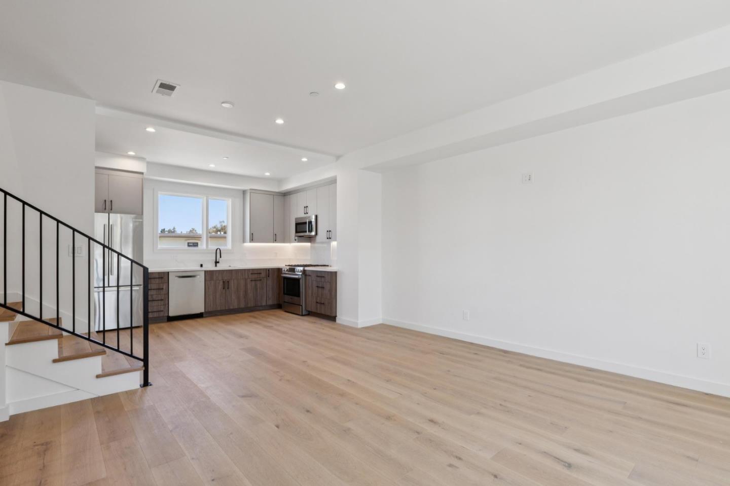 Detail Gallery Image 5 of 38 For 1433 Floribunda Ave #6,  Burlingame,  CA 94010 - 2 Beds | 2/1 Baths