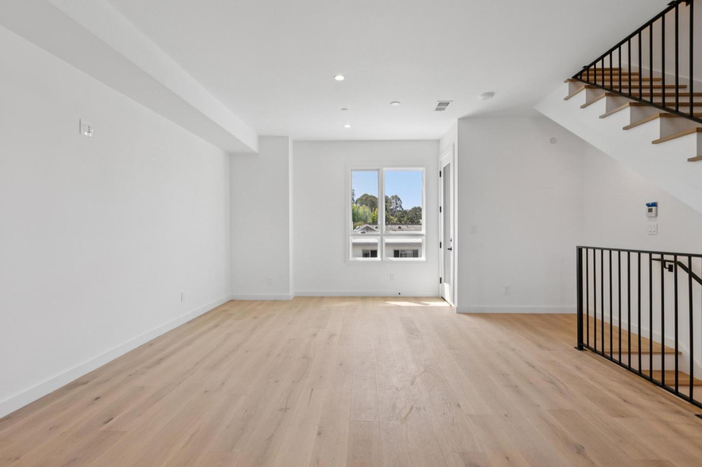 Detail Gallery Image 6 of 38 For 1433 Floribunda Ave #6,  Burlingame,  CA 94010 - 2 Beds | 2/1 Baths