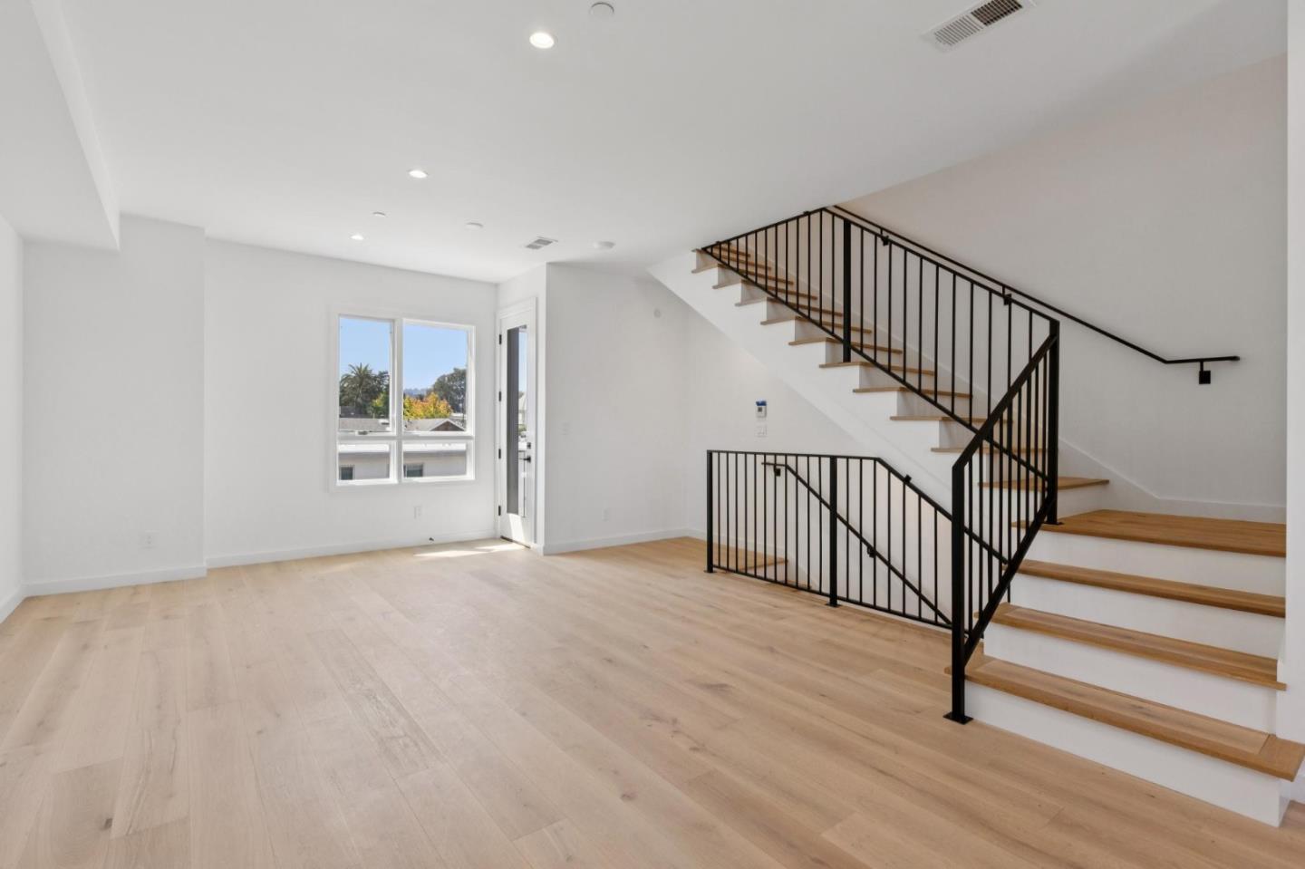 Detail Gallery Image 7 of 38 For 1433 Floribunda Ave #6,  Burlingame,  CA 94010 - 2 Beds | 2/1 Baths