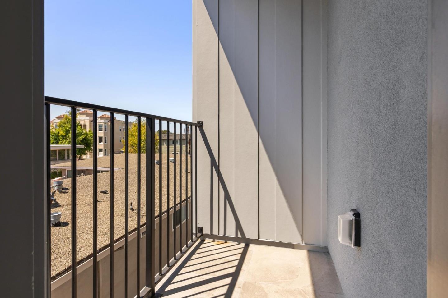 Detail Gallery Image 8 of 38 For 1433 Floribunda Ave #6,  Burlingame,  CA 94010 - 2 Beds | 2/1 Baths