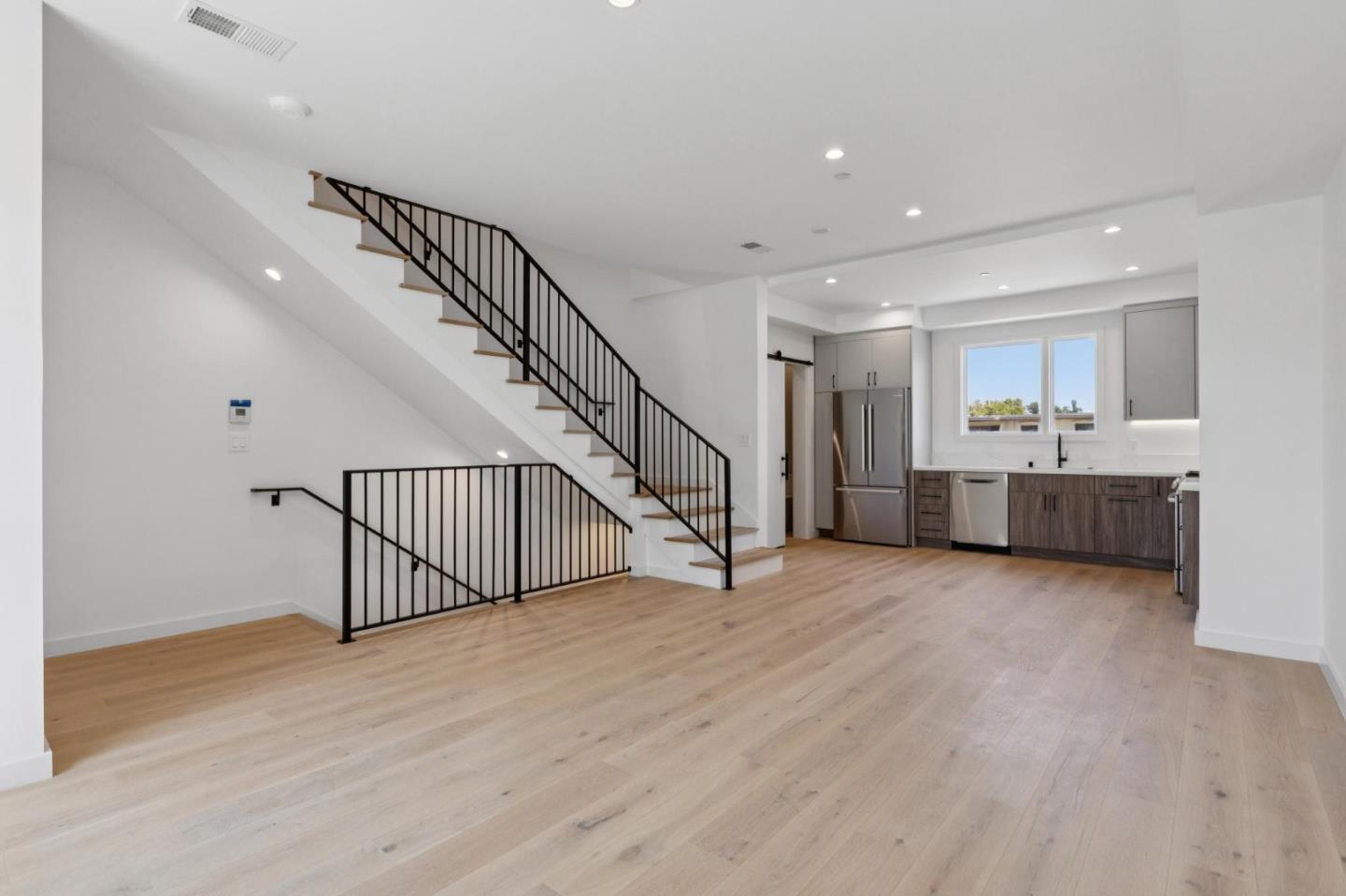 Detail Gallery Image 9 of 38 For 1433 Floribunda Ave #6,  Burlingame,  CA 94010 - 2 Beds | 2/1 Baths