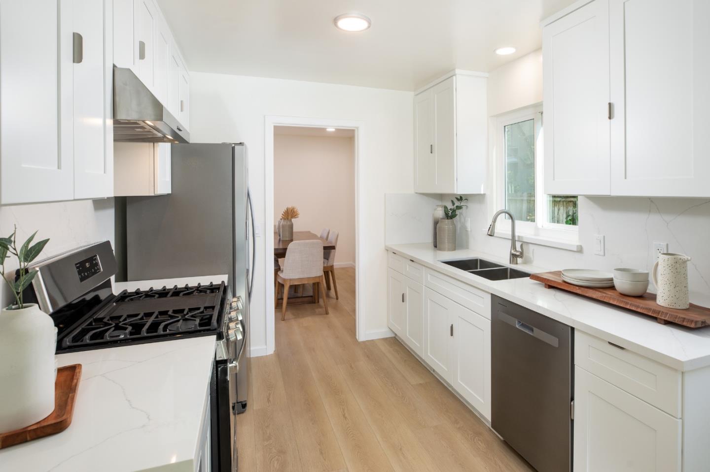 Detail Gallery Image 15 of 32 For 833 Hierra Ct, Los Altos,  CA 94024 - 3 Beds | 2 Baths