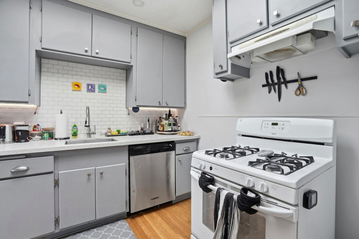 Detail Gallery Image 10 of 27 For 871 Woodside Way, San Mateo,  CA 94401 - – Beds | – Baths