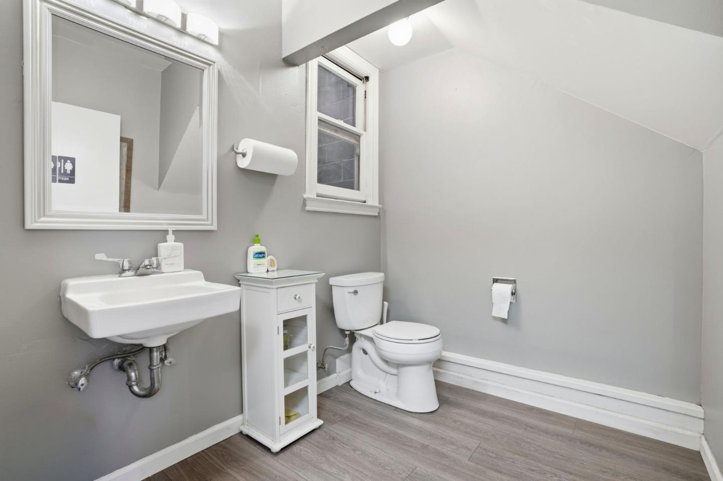 Detail Gallery Image 22 of 27 For 871 Woodside Way, San Mateo,  CA 94401 - – Beds | – Baths