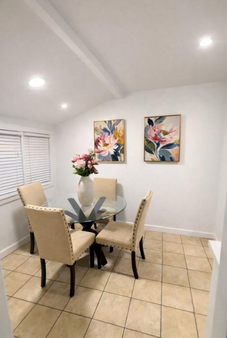 Detail Gallery Image 4 of 7 For 200 Line St, Hollister,  CA 95023 - 2 Beds | 1 Baths