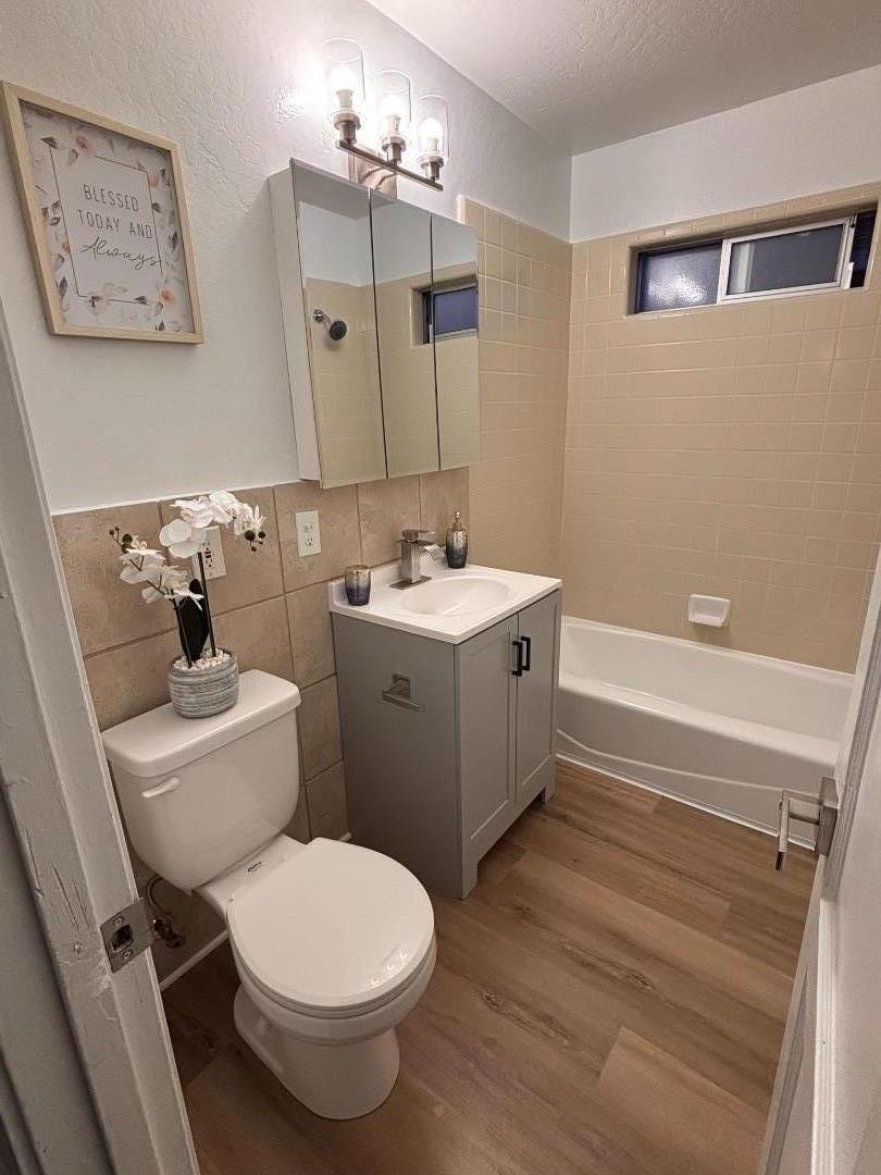 Detail Gallery Image 8 of 9 For 200 Line St, Hollister,  CA 95023 - 2 Beds | 1 Baths