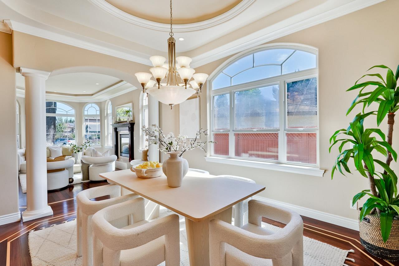 Detail Gallery Image 10 of 68 For 10411 Glencoe Dr, Cupertino,  CA 95014 - 5 Beds | 3/1 Baths