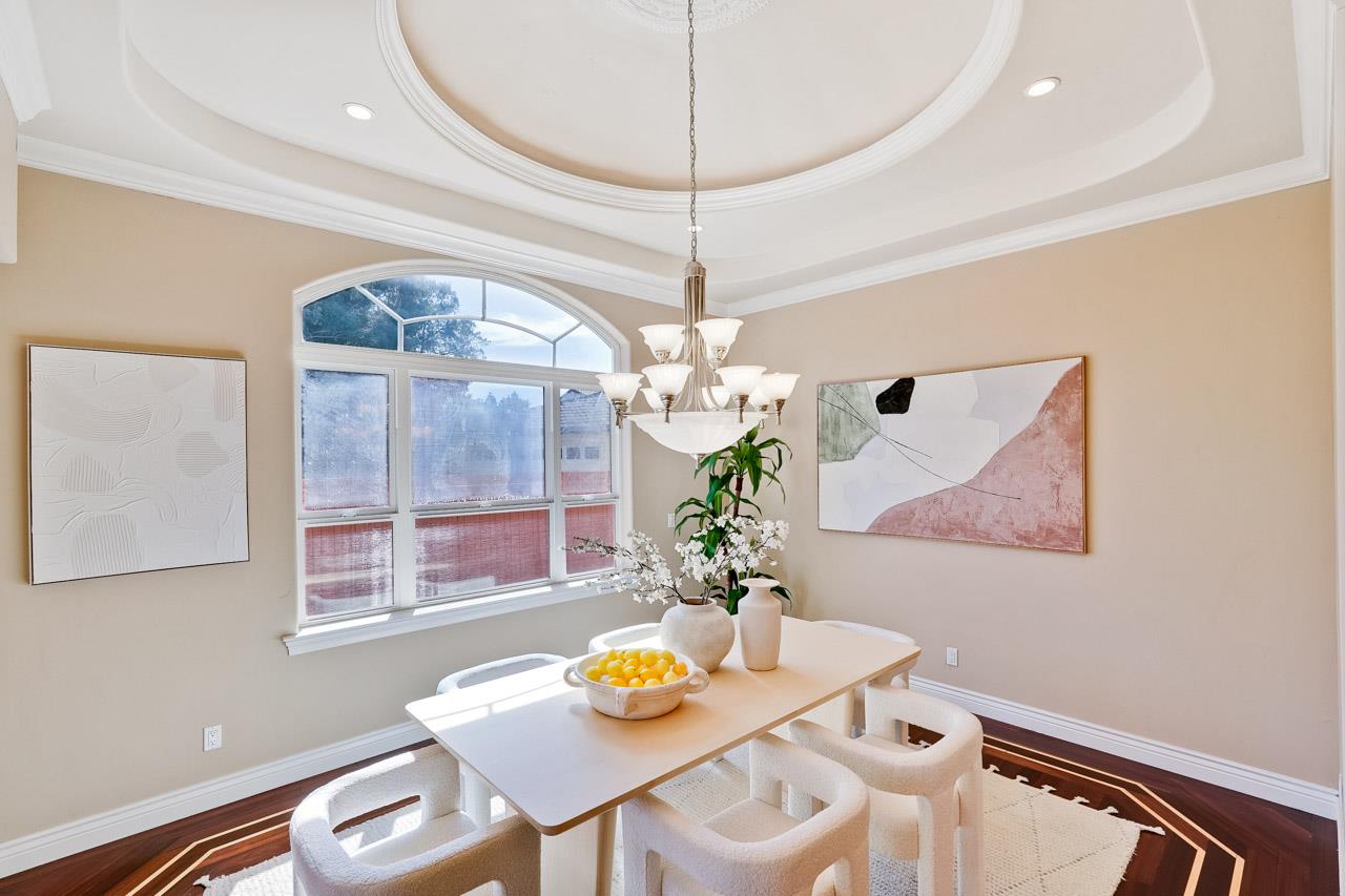 Detail Gallery Image 11 of 68 For 10411 Glencoe Dr, Cupertino,  CA 95014 - 5 Beds | 3/1 Baths