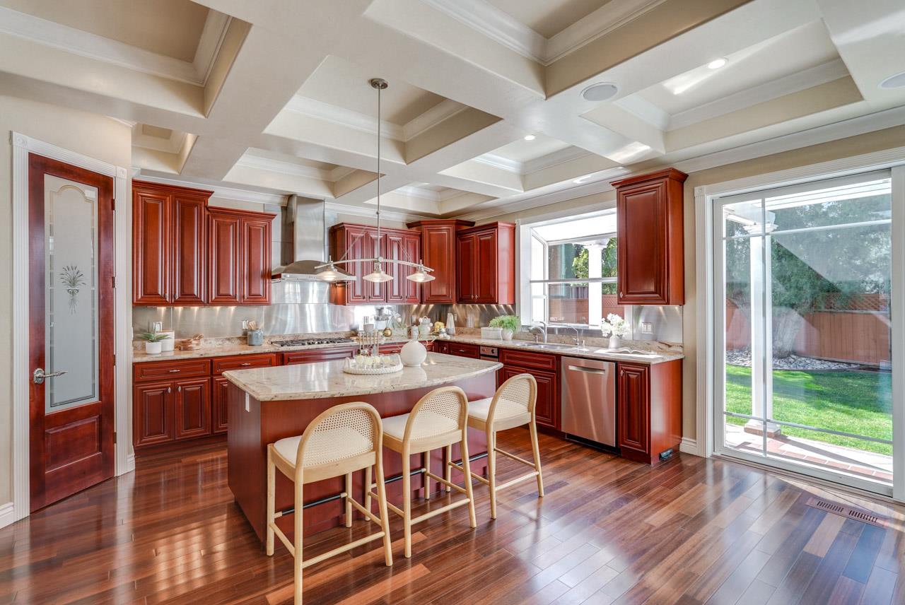 Detail Gallery Image 12 of 68 For 10411 Glencoe Dr, Cupertino,  CA 95014 - 5 Beds | 3/1 Baths