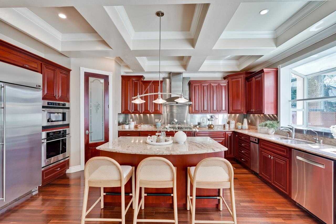 Detail Gallery Image 13 of 68 For 10411 Glencoe Dr, Cupertino,  CA 95014 - 5 Beds | 3/1 Baths