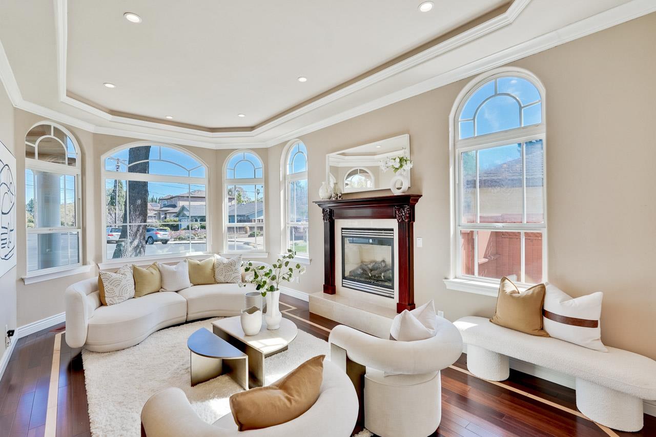 Detail Gallery Image 4 of 68 For 10411 Glencoe Dr, Cupertino,  CA 95014 - 5 Beds | 3/1 Baths