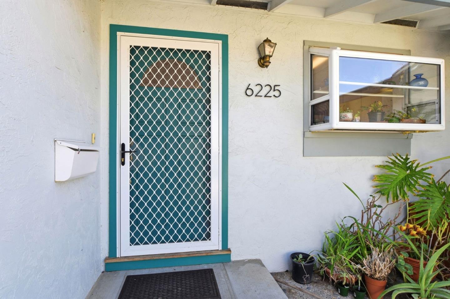 Detail Gallery Image 4 of 30 For 6225 Gunter Way, San Jose,  CA 95123 - 3 Beds | 2 Baths