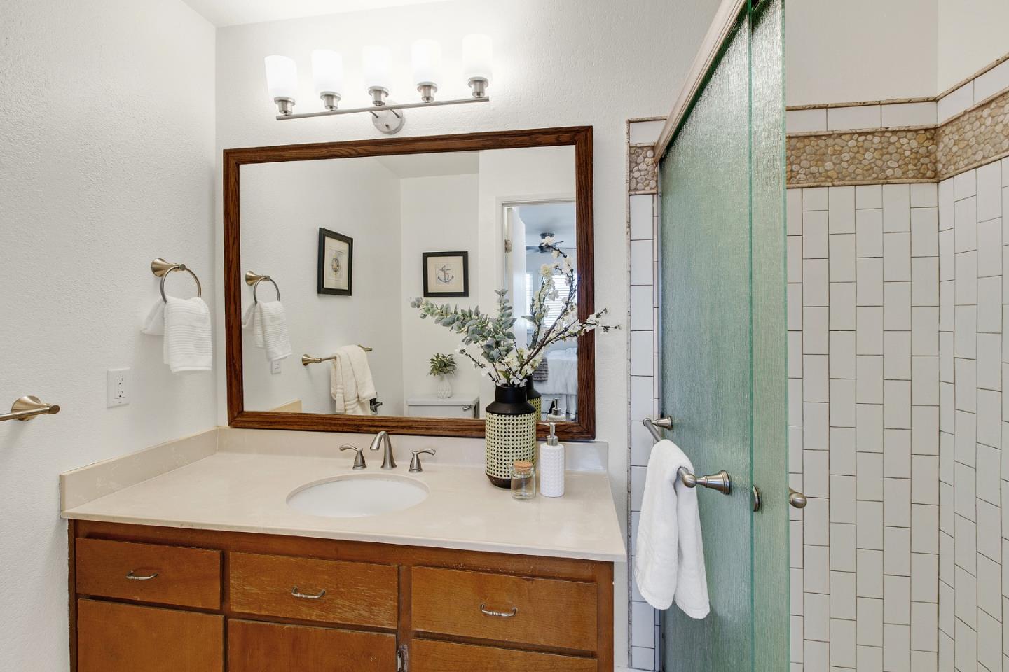 Detail Gallery Image 16 of 30 For 452 Coyote Creek Cir, San Jose,  CA 95116 - 2 Beds | 2 Baths