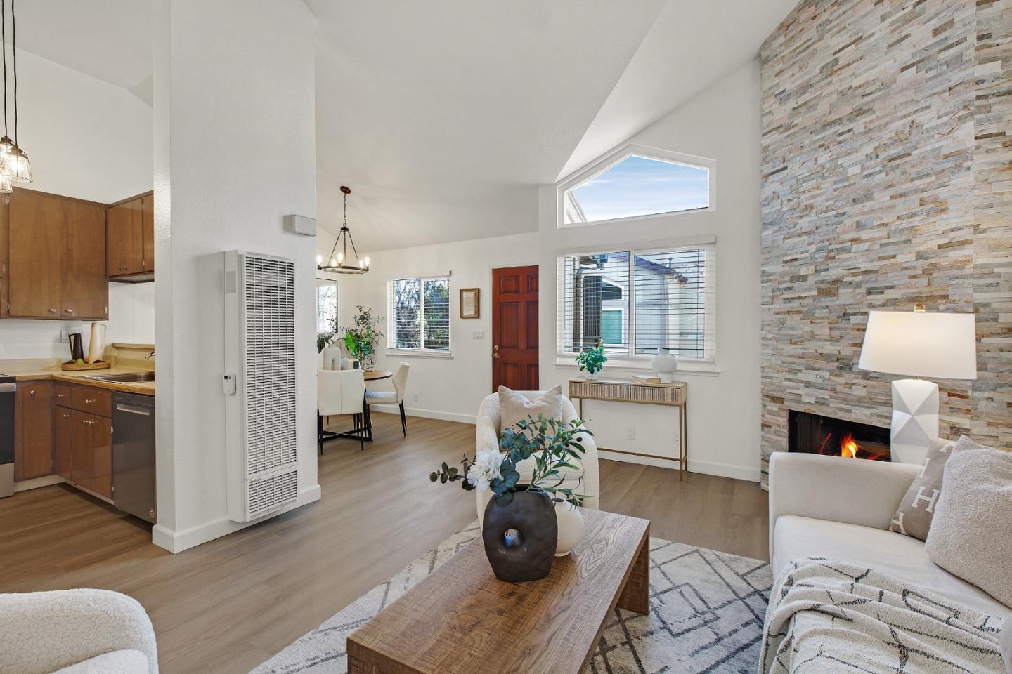 Detail Gallery Image 3 of 30 For 452 Coyote Creek Cir, San Jose,  CA 95116 - 2 Beds | 2 Baths