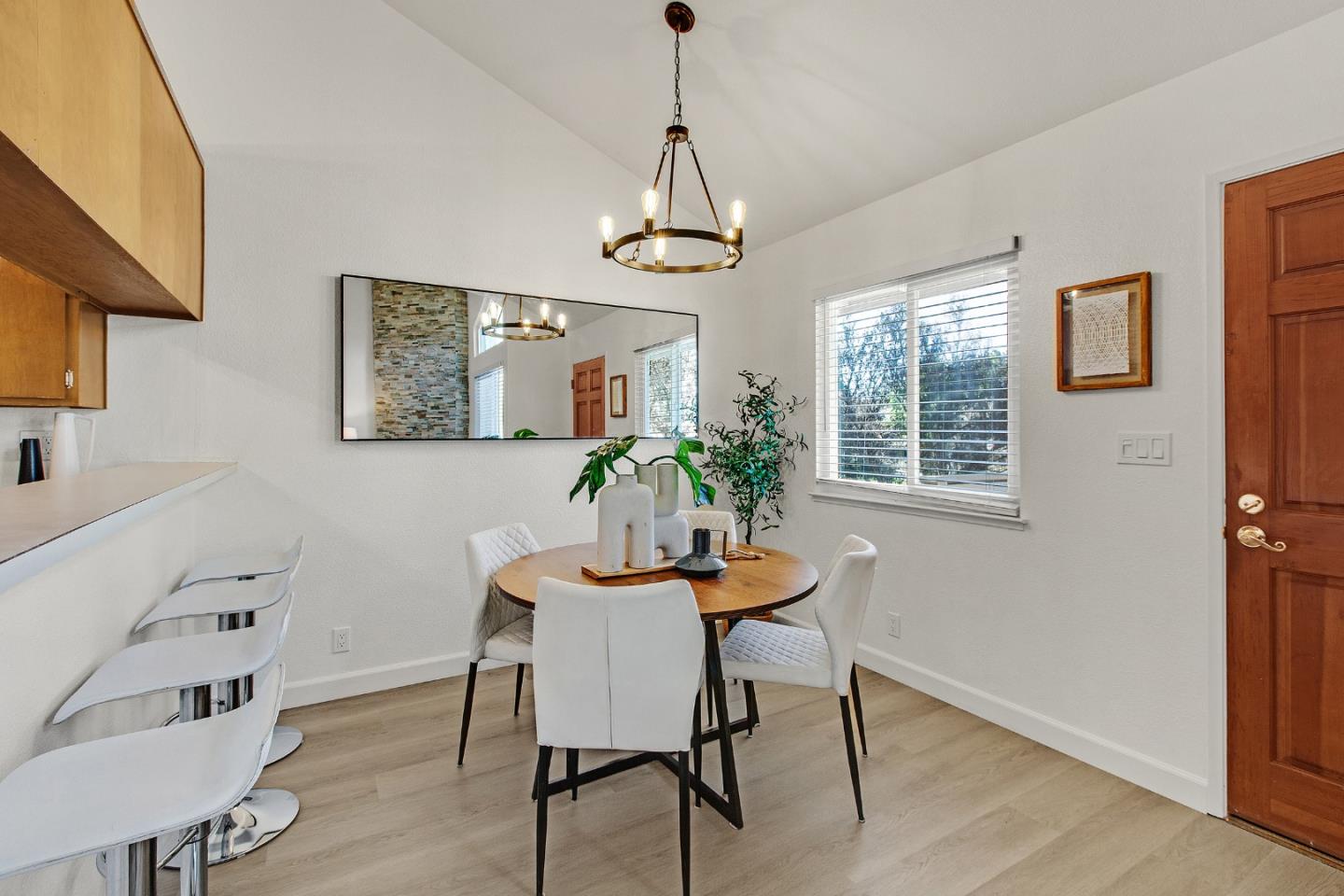 Detail Gallery Image 8 of 30 For 452 Coyote Creek Cir, San Jose,  CA 95116 - 2 Beds | 2 Baths