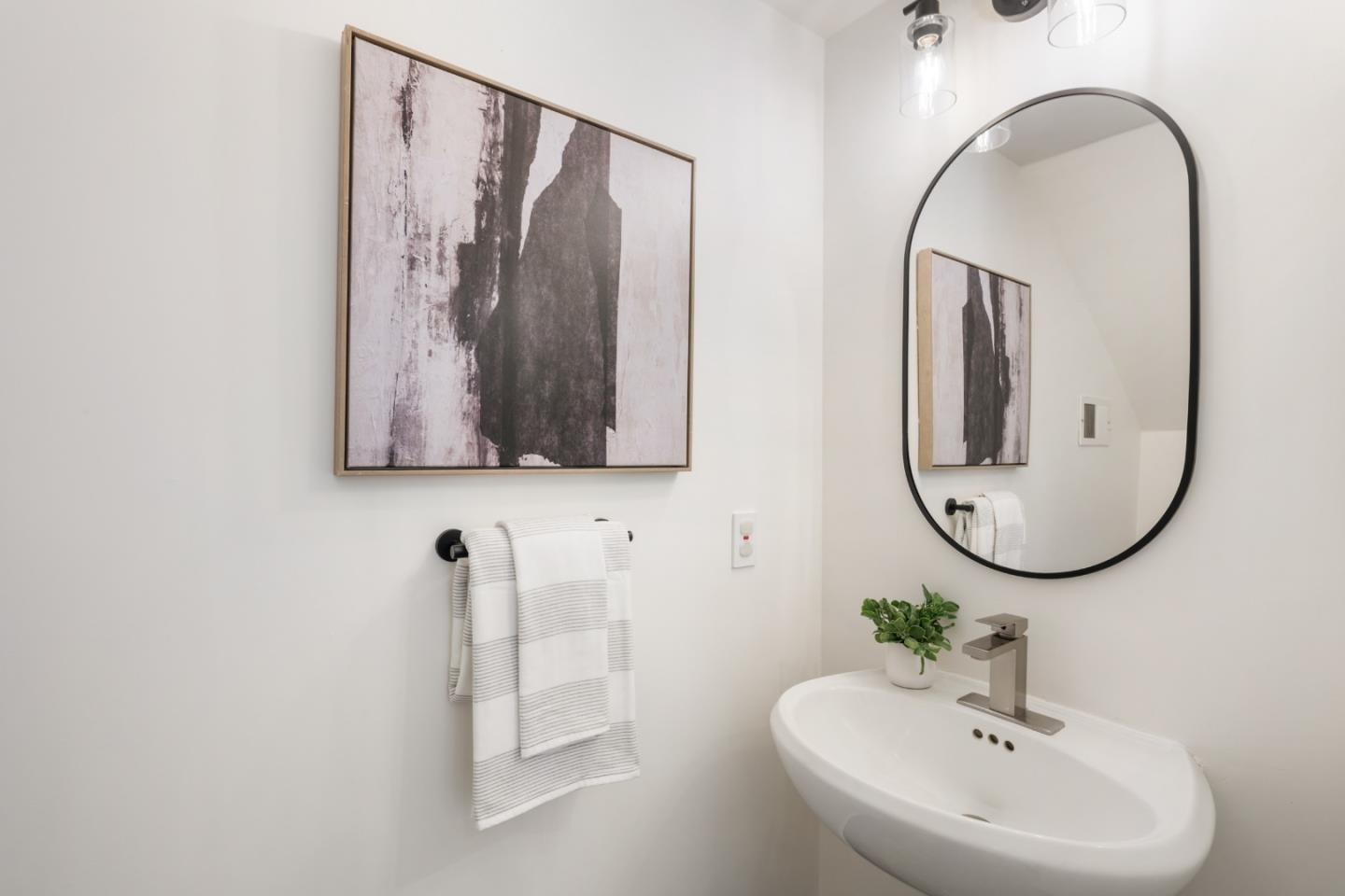 Detail Gallery Image 12 of 30 For 2064 Rialto Ct, Mountain View,  CA 94043 - 3 Beds | 2/1 Baths