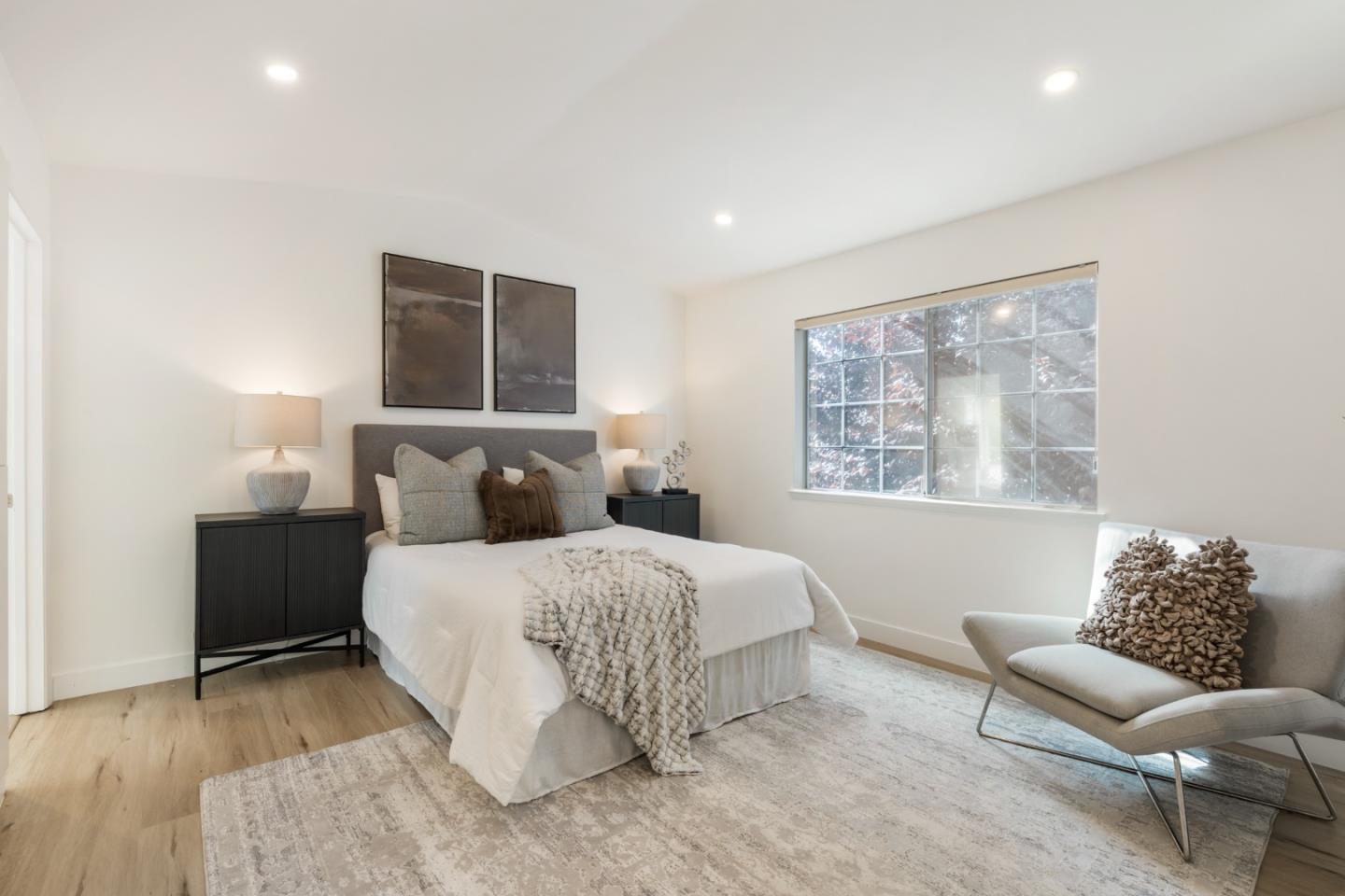 Detail Gallery Image 13 of 30 For 2064 Rialto Ct, Mountain View,  CA 94043 - 3 Beds | 2/1 Baths