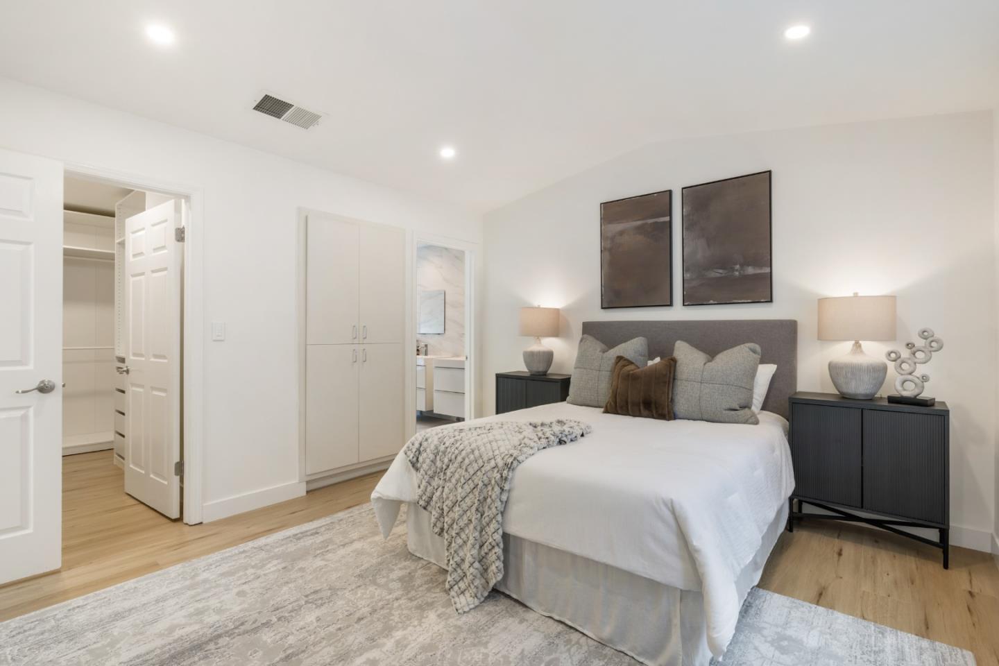 Detail Gallery Image 14 of 30 For 2064 Rialto Ct, Mountain View,  CA 94043 - 3 Beds | 2/1 Baths