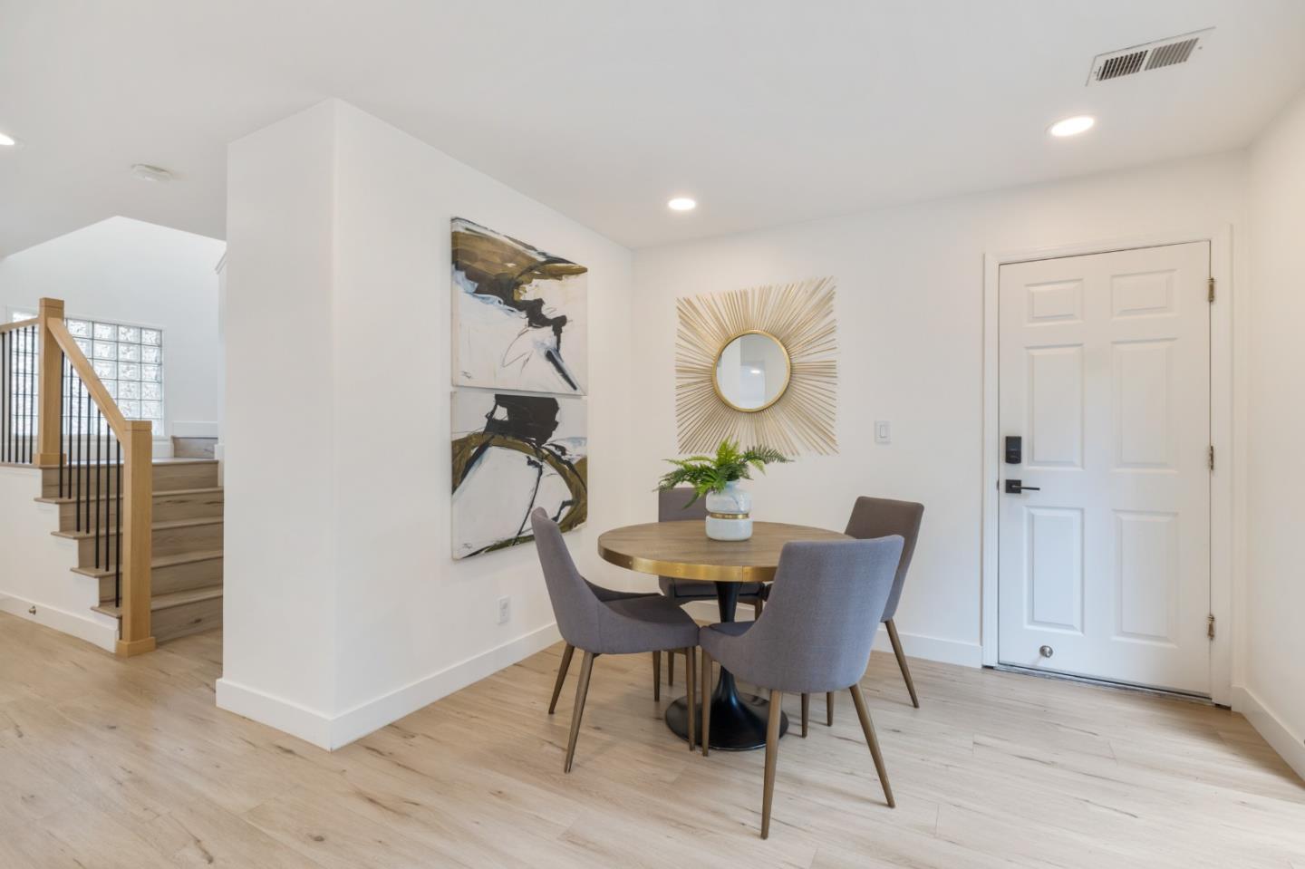 Detail Gallery Image 7 of 30 For 2064 Rialto Ct, Mountain View,  CA 94043 - 3 Beds | 2/1 Baths