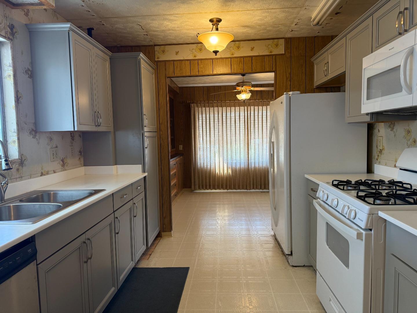 Detail Gallery Image 3 of 13 For 101 River Drive Space 80 Dr #80,  King City,  CA 93930 - 2 Beds | 2 Baths