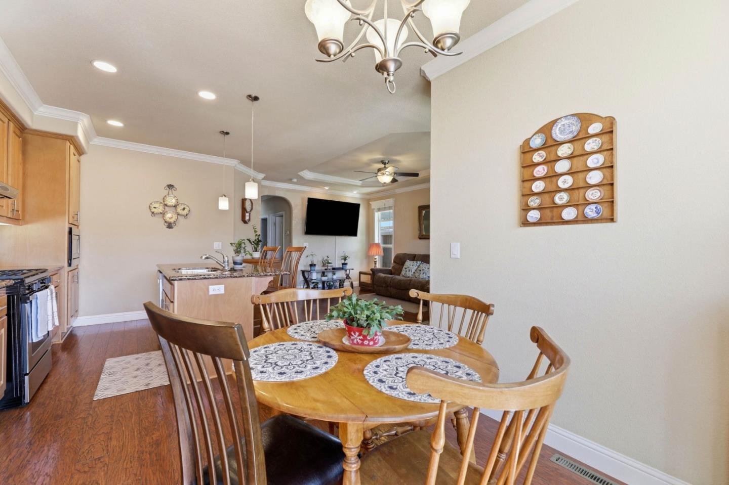 Detail Gallery Image 10 of 28 For 393 Chateau La Salle Dr #393,  San Jose,  CA 95111 - 3 Beds | 3 Baths