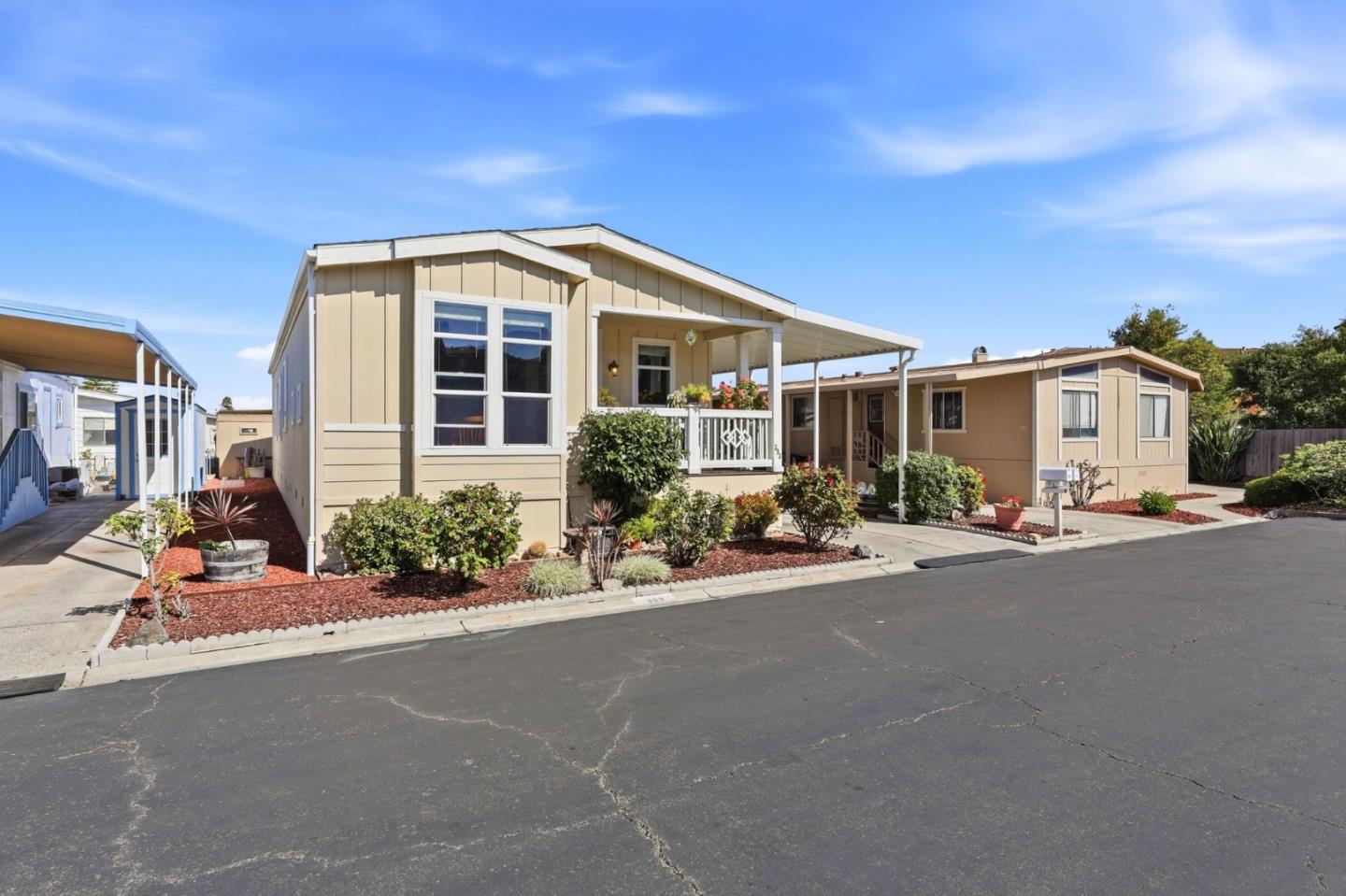 Detail Gallery Image 2 of 28 For 393 Chateau La Salle Dr #393,  San Jose,  CA 95111 - 3 Beds | 3 Baths