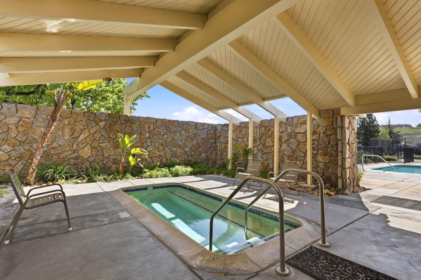 Detail Gallery Image 26 of 28 For 393 Chateau La Salle Dr #393,  San Jose,  CA 95111 - 3 Beds | 3 Baths