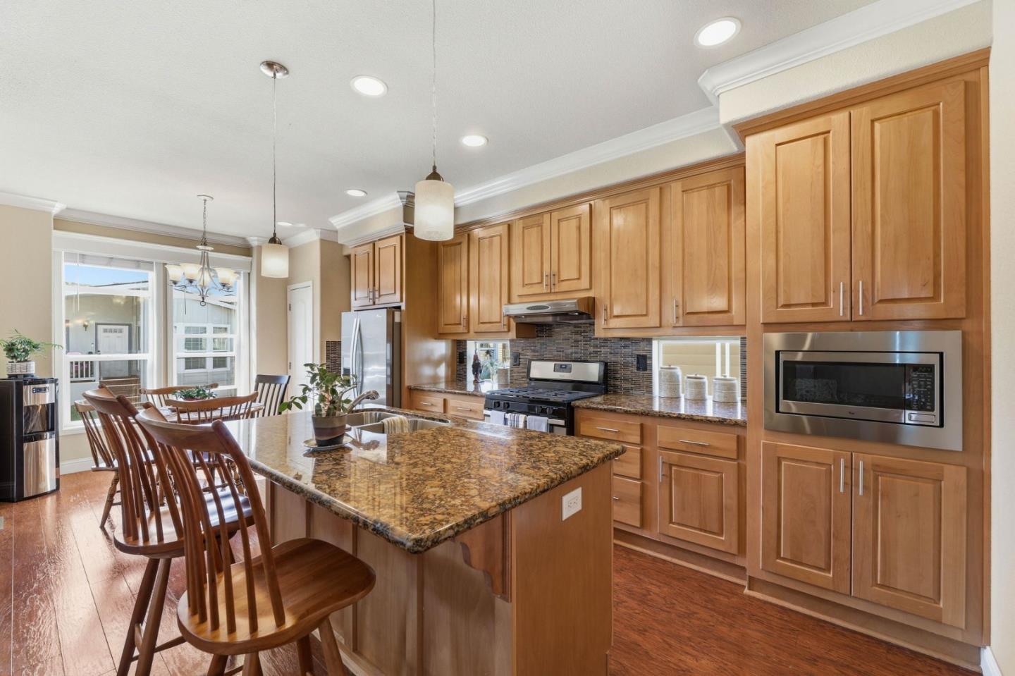 Detail Gallery Image 7 of 28 For 393 Chateau La Salle Dr #393,  San Jose,  CA 95111 - 3 Beds | 3 Baths