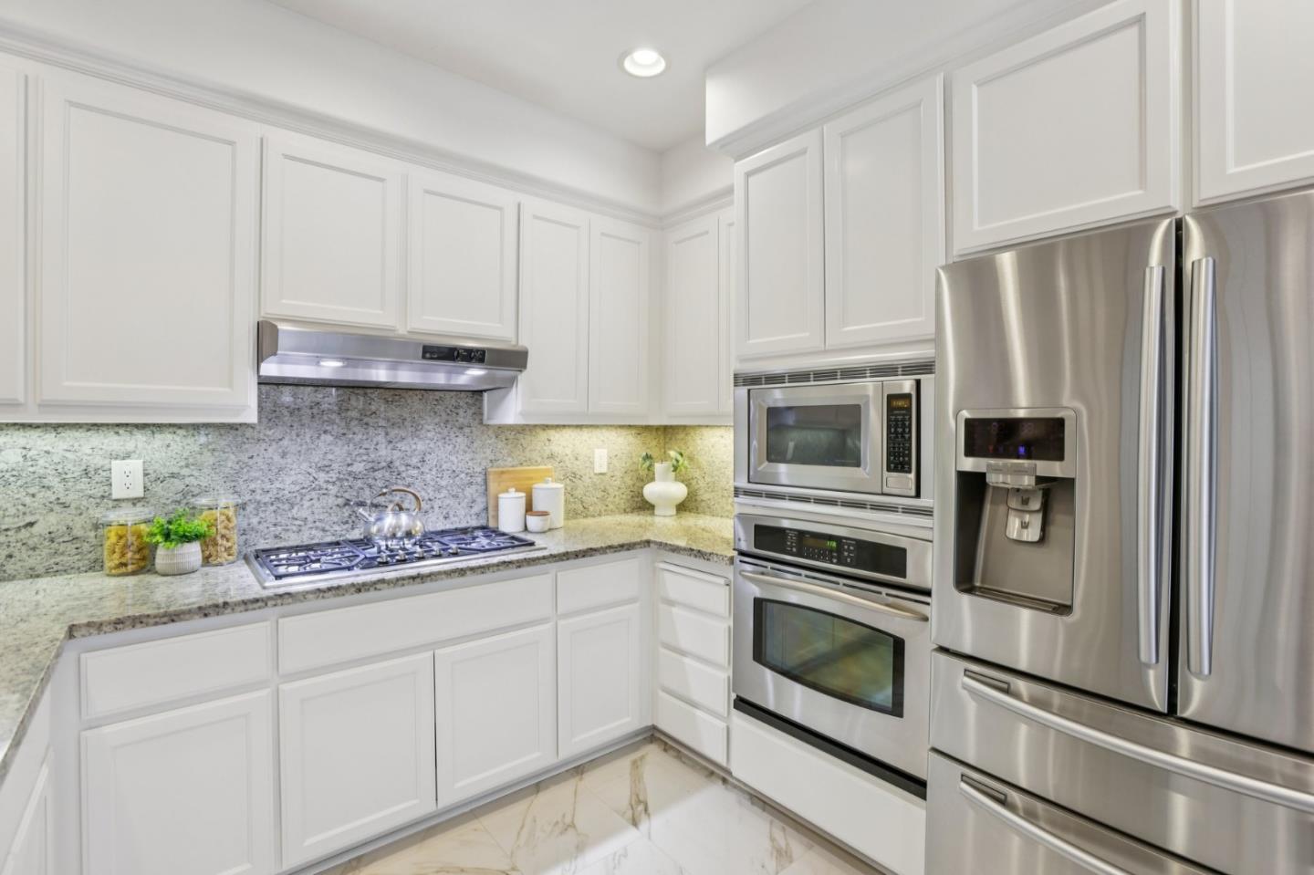 Detail Gallery Image 17 of 66 For 3866 Evangelho Cir, San Jose,  CA 95148 - 3 Beds | 2/1 Baths