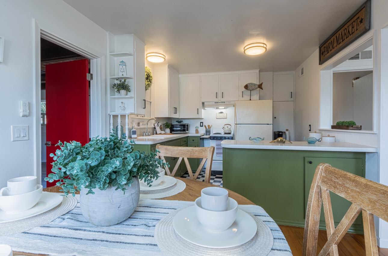 Detail Gallery Image 11 of 27 For 1135 Madera Ct, Seaside,  CA 93955 - 3 Beds | 2 Baths