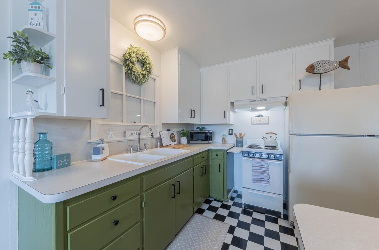 Detail Gallery Image 12 of 27 For 1135 Madera Ct, Seaside,  CA 93955 - 3 Beds | 2 Baths