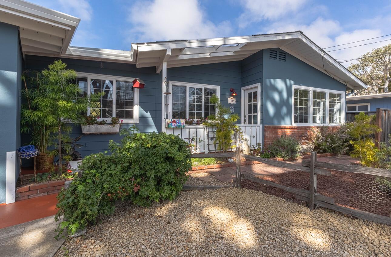 Detail Gallery Image 2 of 27 For 1135 Madera Ct, Seaside,  CA 93955 - 3 Beds | 2 Baths