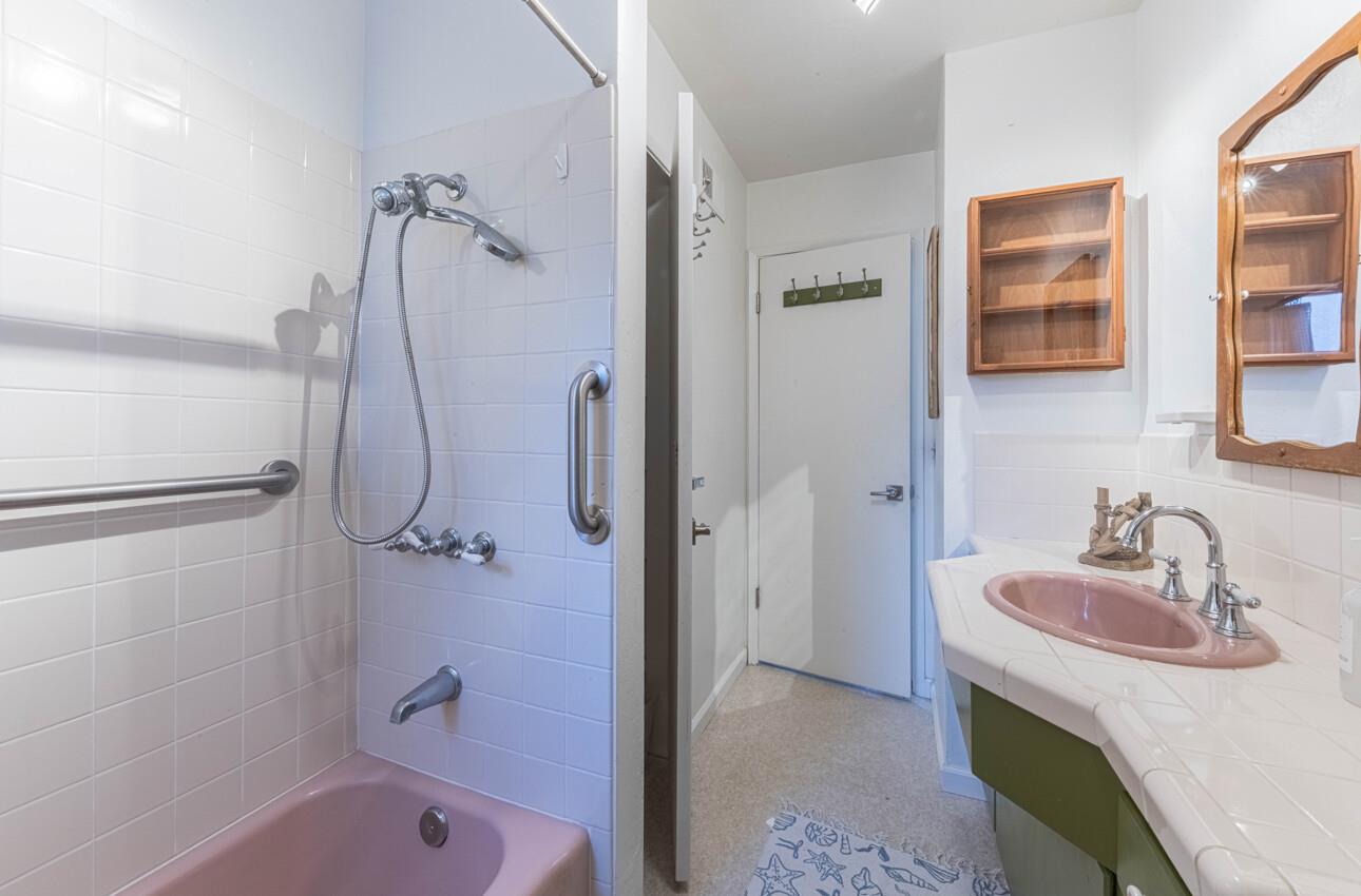 Detail Gallery Image 23 of 27 For 1135 Madera Ct, Seaside,  CA 93955 - 3 Beds | 2 Baths