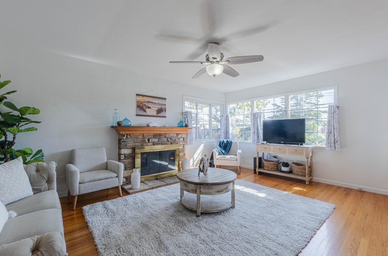 Detail Gallery Image 6 of 27 For 1135 Madera Ct, Seaside,  CA 93955 - 3 Beds | 2 Baths