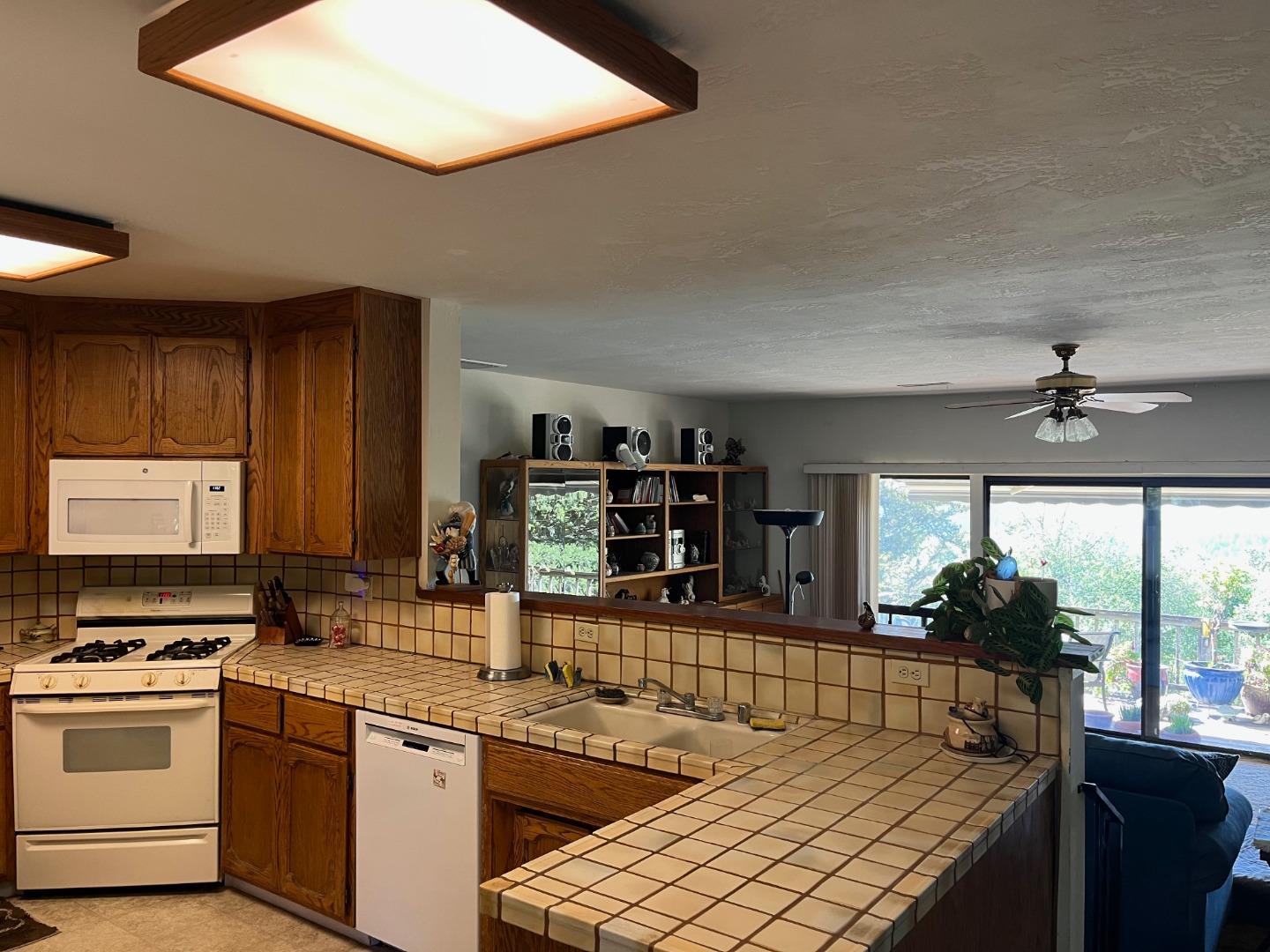 Detail Gallery Image 8 of 28 For 25967 Mar Vista Ct, Los Gatos,  CA 95033 - 3 Beds | 2 Baths