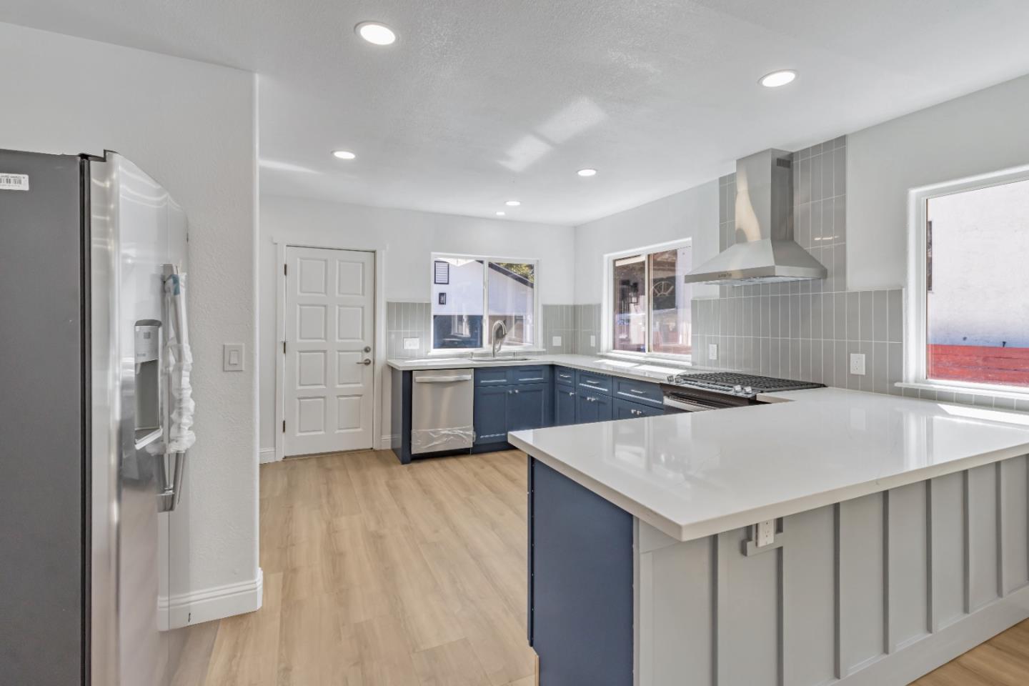 Detail Gallery Image 12 of 34 For 962 S 10th St, San Jose,  CA 95112 - 4 Beds | 2/1 Baths