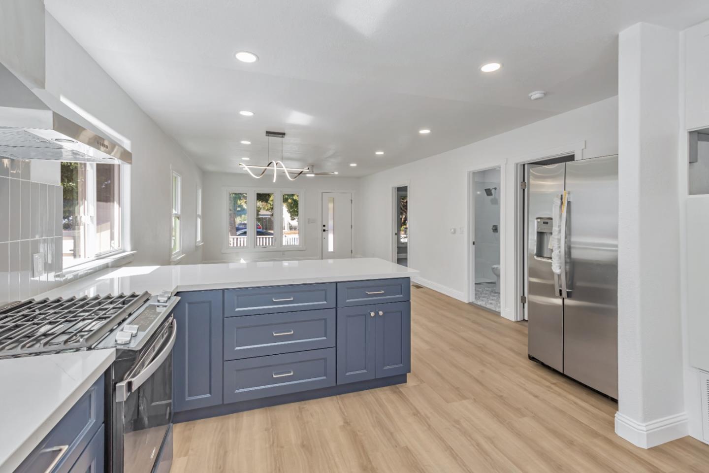 Detail Gallery Image 13 of 34 For 962 S 10th St, San Jose,  CA 95112 - 4 Beds | 2/1 Baths