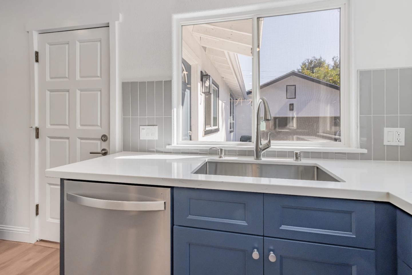 Detail Gallery Image 15 of 34 For 962 S 10th St, San Jose,  CA 95112 - 4 Beds | 2/1 Baths