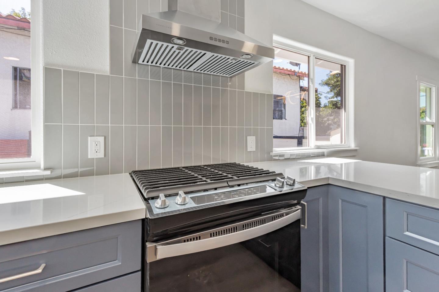 Detail Gallery Image 16 of 34 For 962 S 10th St, San Jose,  CA 95112 - 4 Beds | 2/1 Baths