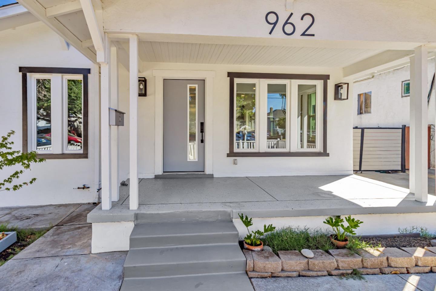 Detail Gallery Image 2 of 34 For 962 S 10th St, San Jose,  CA 95112 - 4 Beds | 2/1 Baths