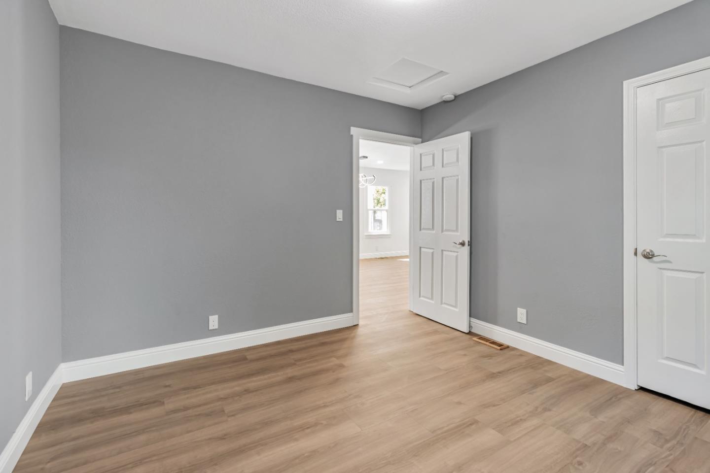 Detail Gallery Image 26 of 34 For 962 S 10th St, San Jose,  CA 95112 - 4 Beds | 2/1 Baths