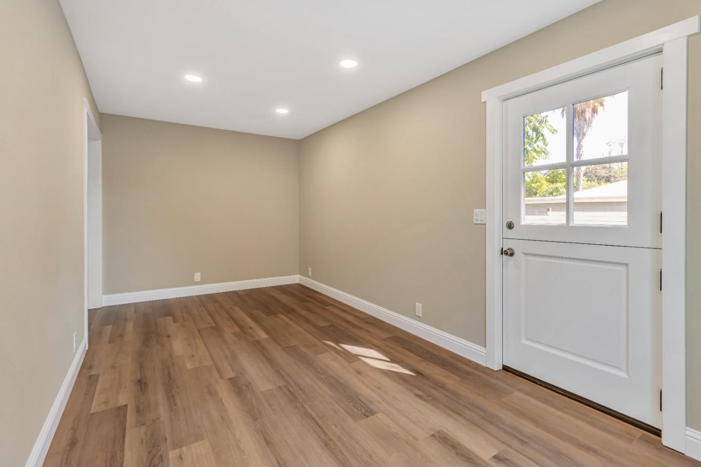 Detail Gallery Image 29 of 34 For 962 S 10th St, San Jose,  CA 95112 - 4 Beds | 2/1 Baths