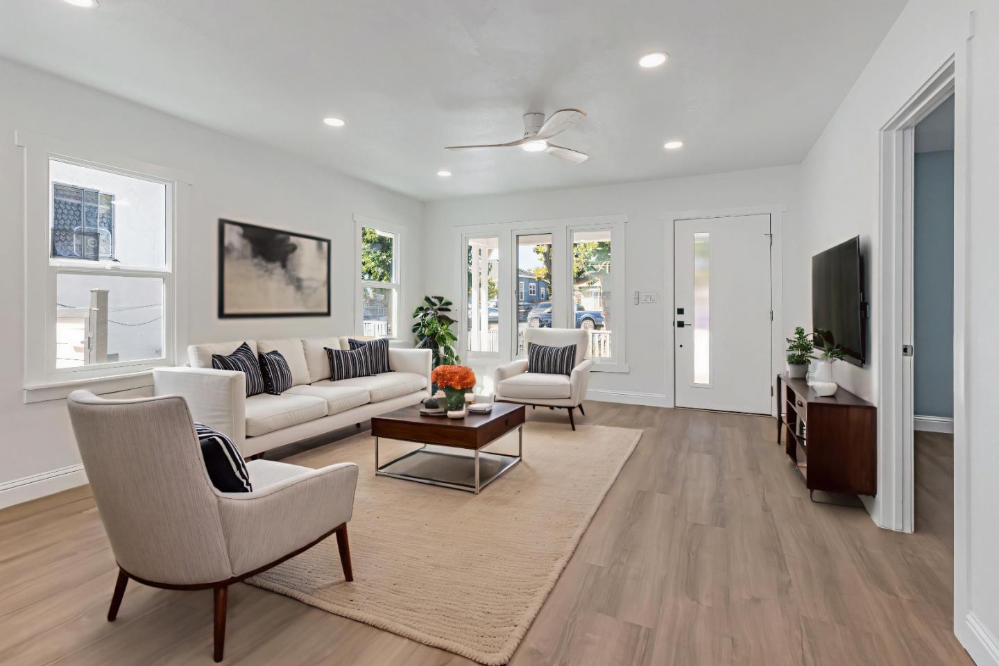 Detail Gallery Image 3 of 34 For 962 S 10th St, San Jose,  CA 95112 - 4 Beds | 2/1 Baths