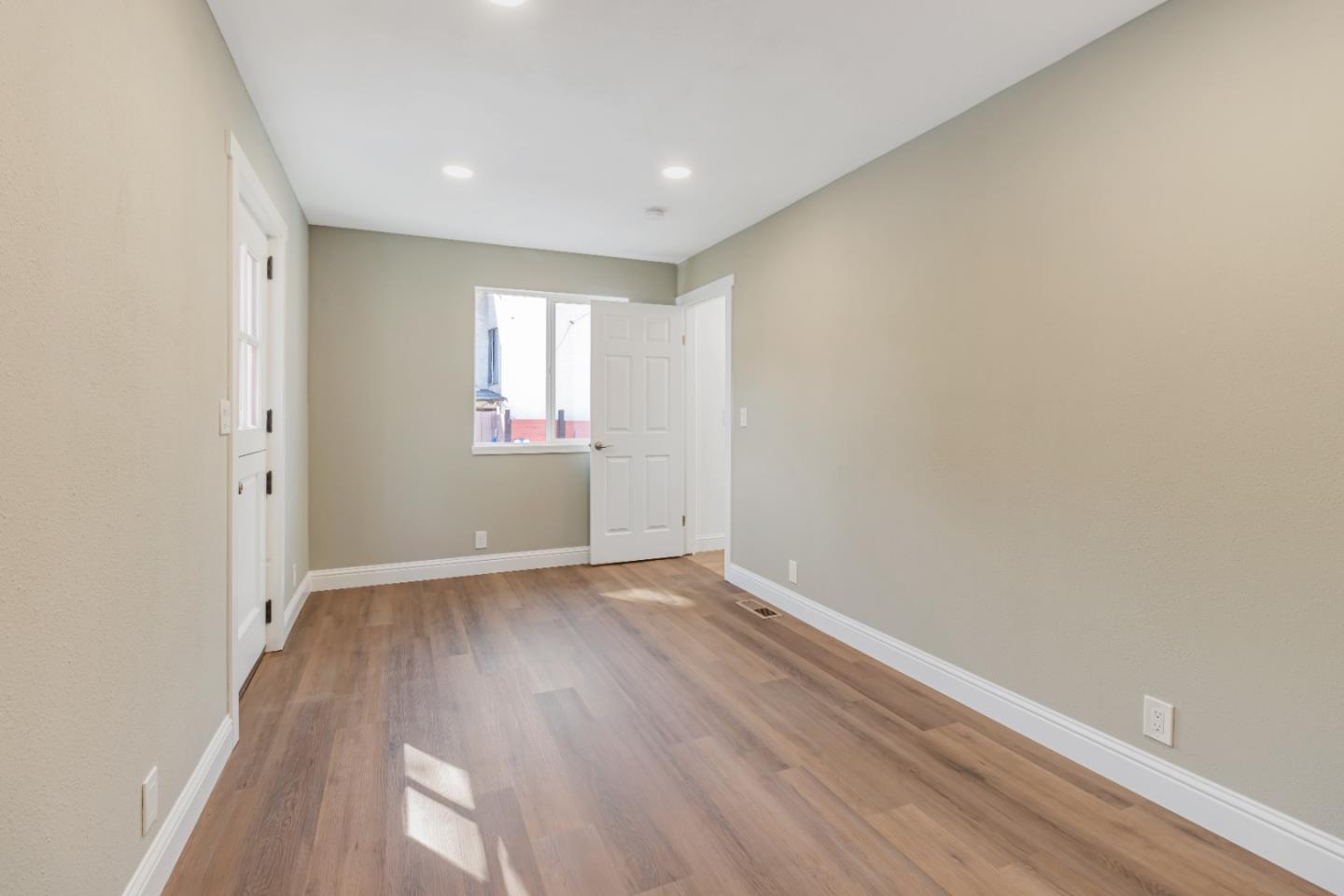 Detail Gallery Image 30 of 34 For 962 S 10th St, San Jose,  CA 95112 - 4 Beds | 2/1 Baths