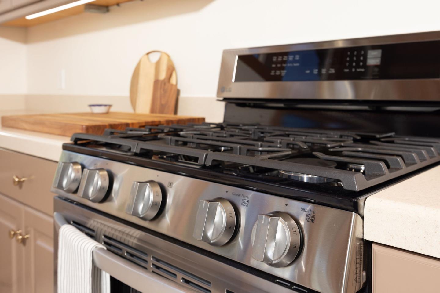 Detail Gallery Image 12 of 53 For 350 6th Ave, Half Moon Bay,  CA 94019 - 3 Beds | 2/1 Baths