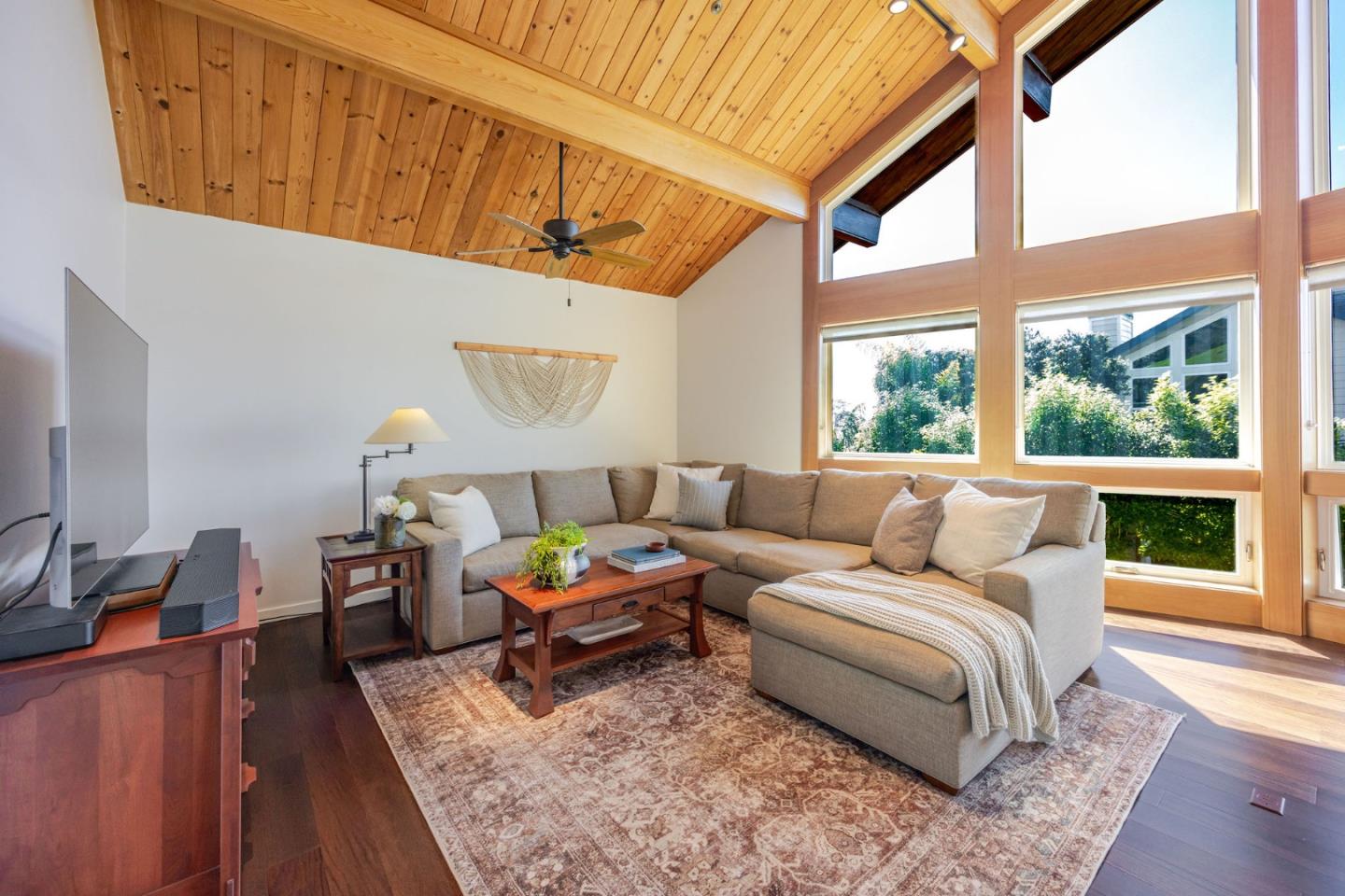 Detail Gallery Image 20 of 53 For 350 6th Ave, Half Moon Bay,  CA 94019 - 3 Beds | 2/1 Baths