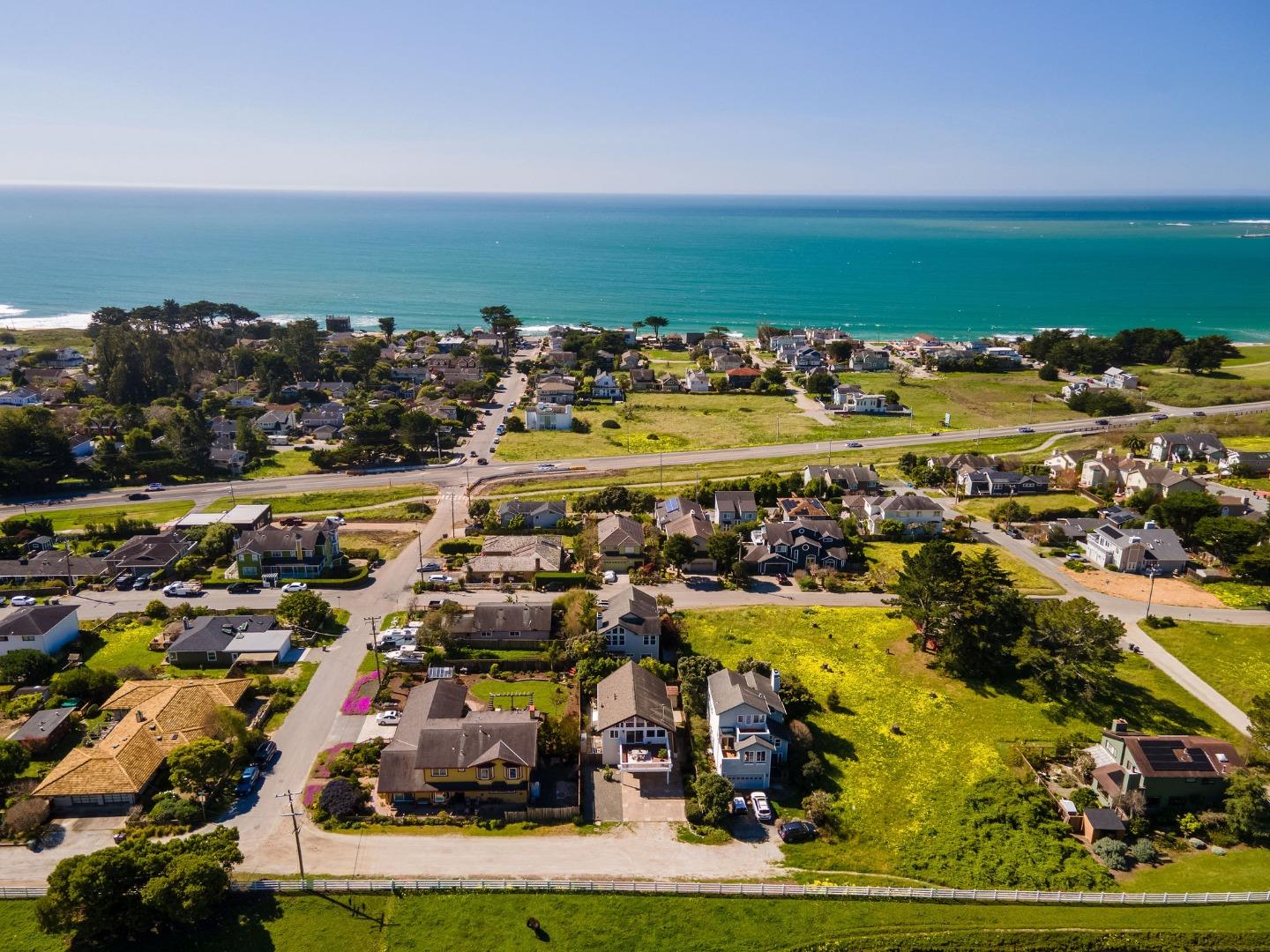 Detail Gallery Image 43 of 53 For 350 6th Ave, Half Moon Bay,  CA 94019 - 3 Beds | 2/1 Baths