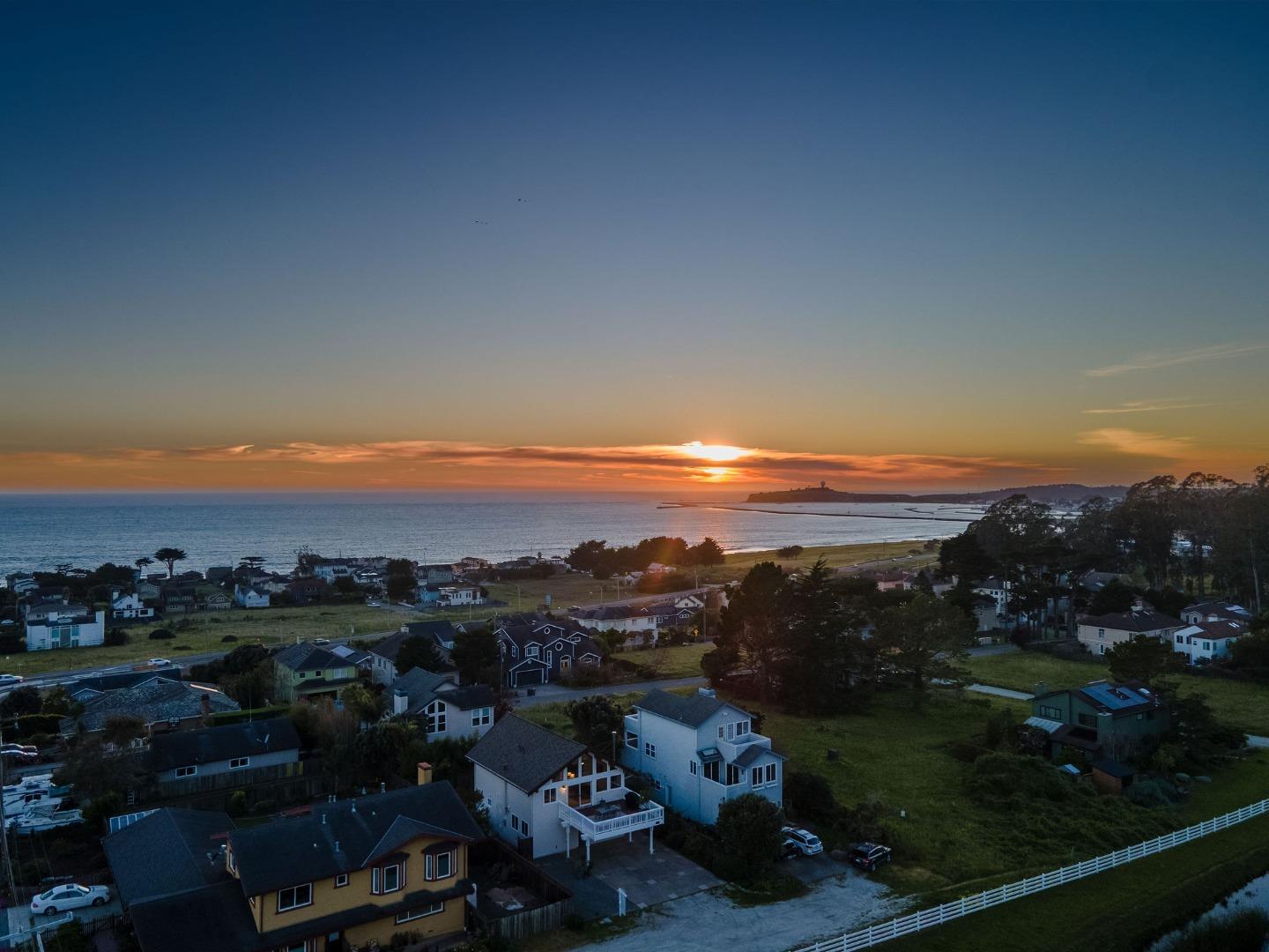 Detail Gallery Image 53 of 53 For 350 6th Ave, Half Moon Bay,  CA 94019 - 3 Beds | 2/1 Baths