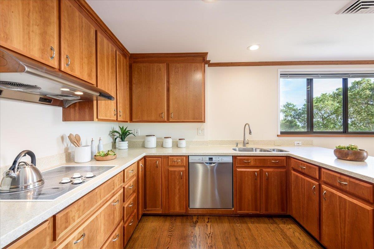 Detail Gallery Image 7 of 30 For 50 Mounds Rd #107,  San Mateo,  CA 94402 - 2 Beds | 2 Baths