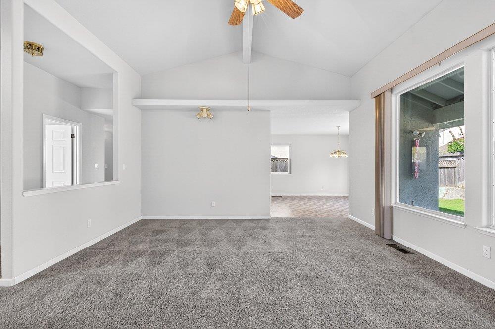 Detail Gallery Image 10 of 50 For 1490 Hilltop Rd, Hollister,  CA 95023 - 4 Beds | 2 Baths